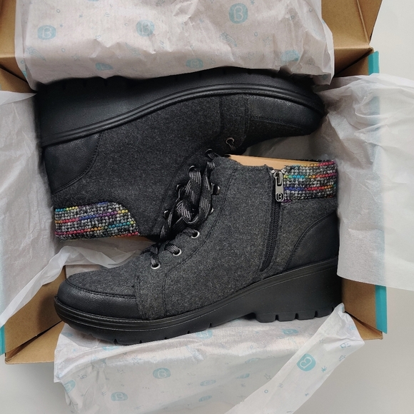 BEEZEES Brooklyn Boots 10 Black-Rain Chelsea Ankle NIB - Picture 6 of 10